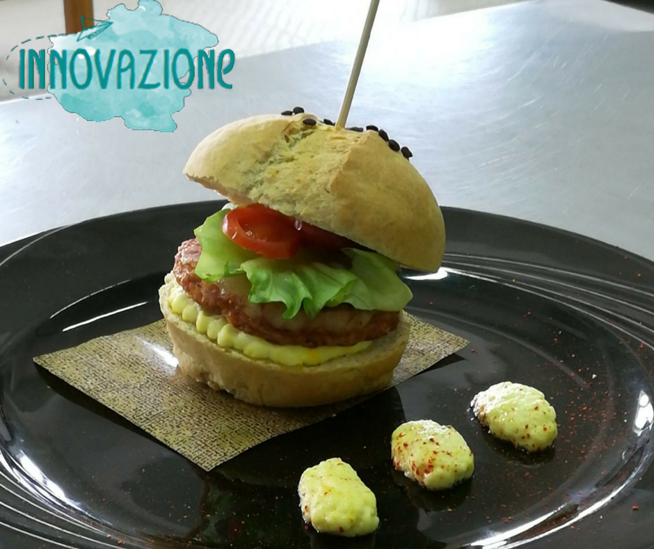 Burgherino: hamburger di Cotechino e maionese