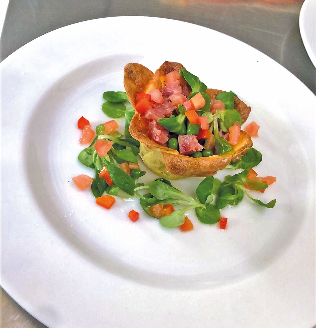 Cestino di patate con Cotechino Modena IGP e carciofi alla menta